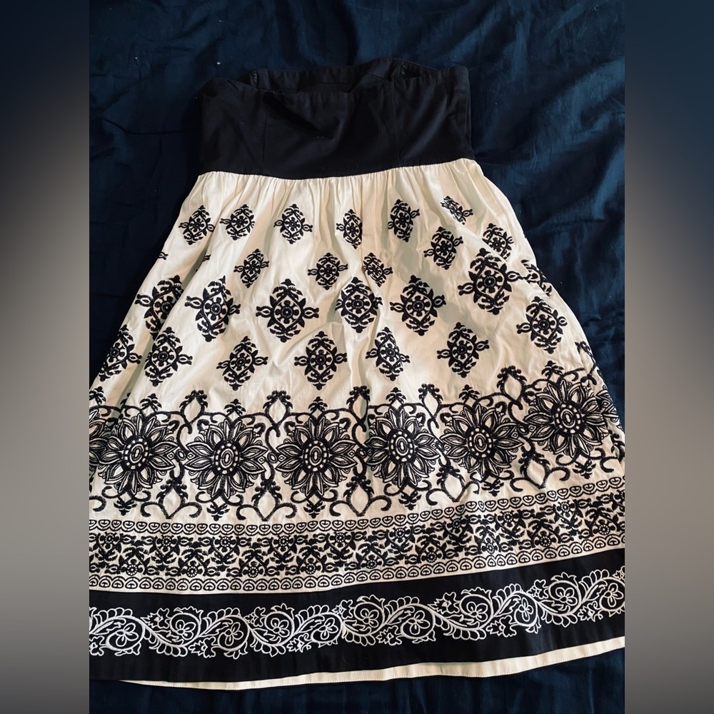 White House Black Market Strapless Dress Embroidered Medallion Print - Picture 6 of 8